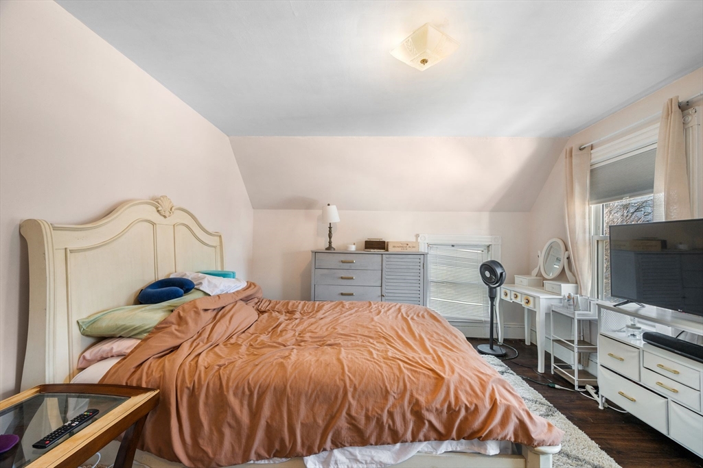 11 Round Hill Street Boston, MA 02130 - Photo 16 of 42