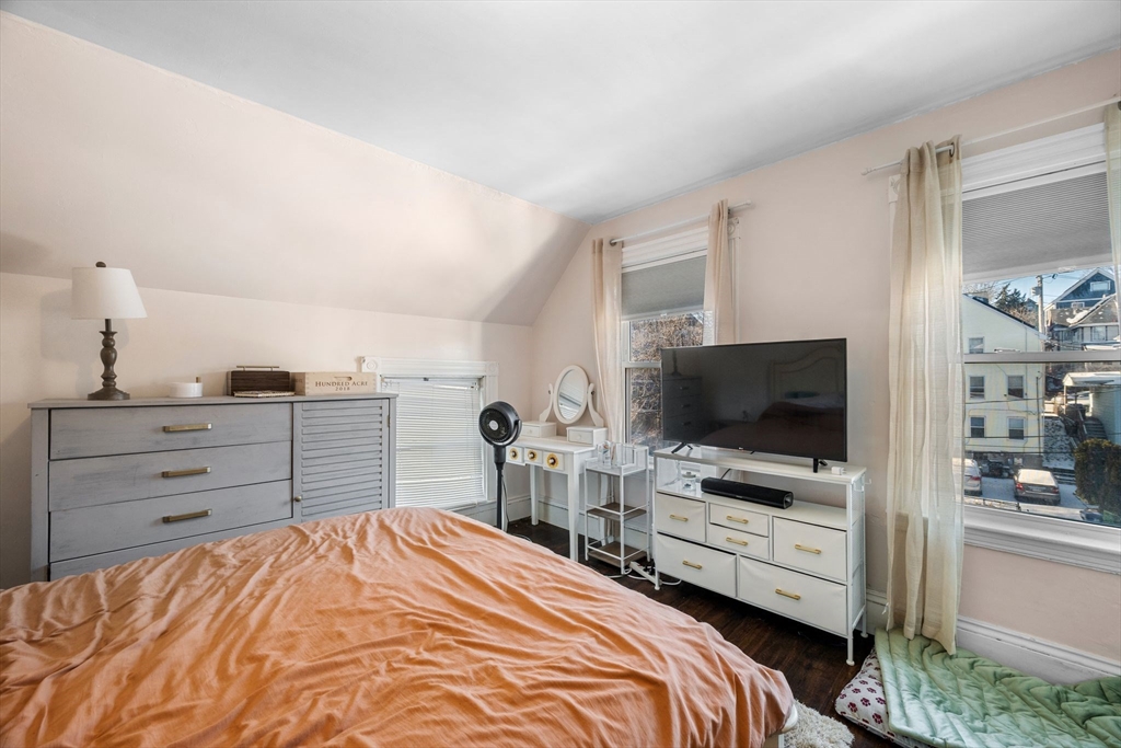 11 Round Hill Street Boston, MA 02130 - Photo 18 of 42