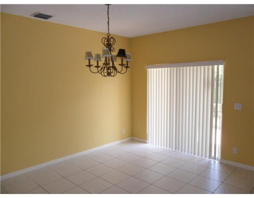 8266 Vía Serena, Unit D Boca Raton, FL 33433 - Photo 4 of 6 Dining Room