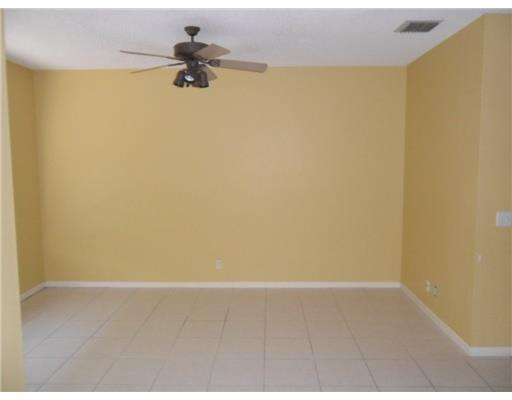 8266 Vía Serena, Unit D Boca Raton, FL 33433 - Photo 5 of 6 Living Room