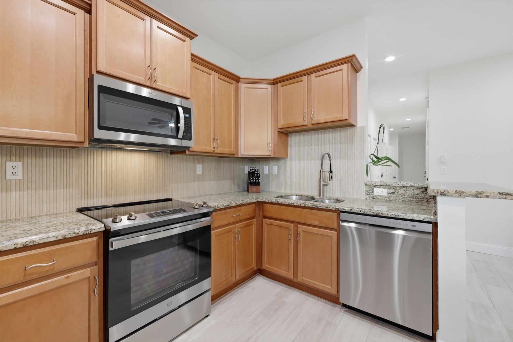 615 Southwest 2nd Terrace Pompano Beach, FL 33060 - Photo 4 of 42 615 SW 2nd Ter - 15