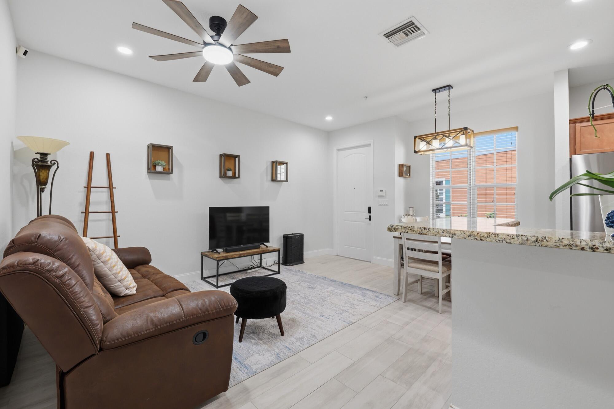 615 Southwest 2nd Terrace Pompano Beach, FL 33060 - Photo 10 of 42 615 SW 2nd Ter - 8