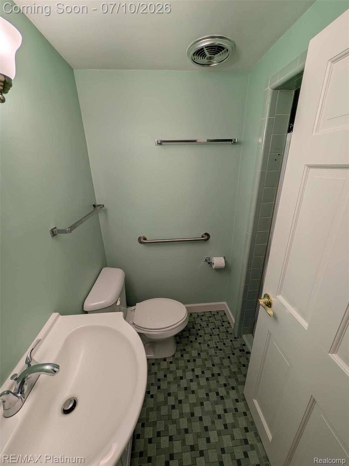 1430 Dauner Road Fenton, MI 48430 - Photo 13 of 41 Full Bathroom 1- with walk-in shower. Ceramic tile