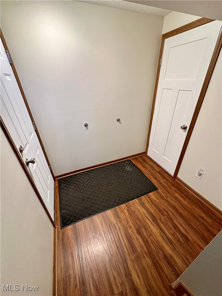 1039 Susan Road Ravenna, OH 44266 - Photo 18 of 25 LL ENTRANCE & MUDROOM FROM ATTACHED GARAGE.