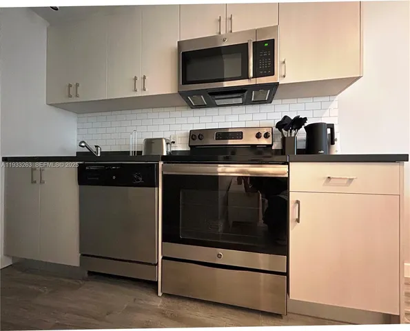 $2,200 | 1035 Euclid Avenue, Unit 27, Miami Beach, FL 33139