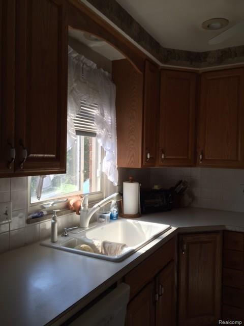 16189 Beverly Road Beverly Hills, MI 48025 - Photo 9 of 12