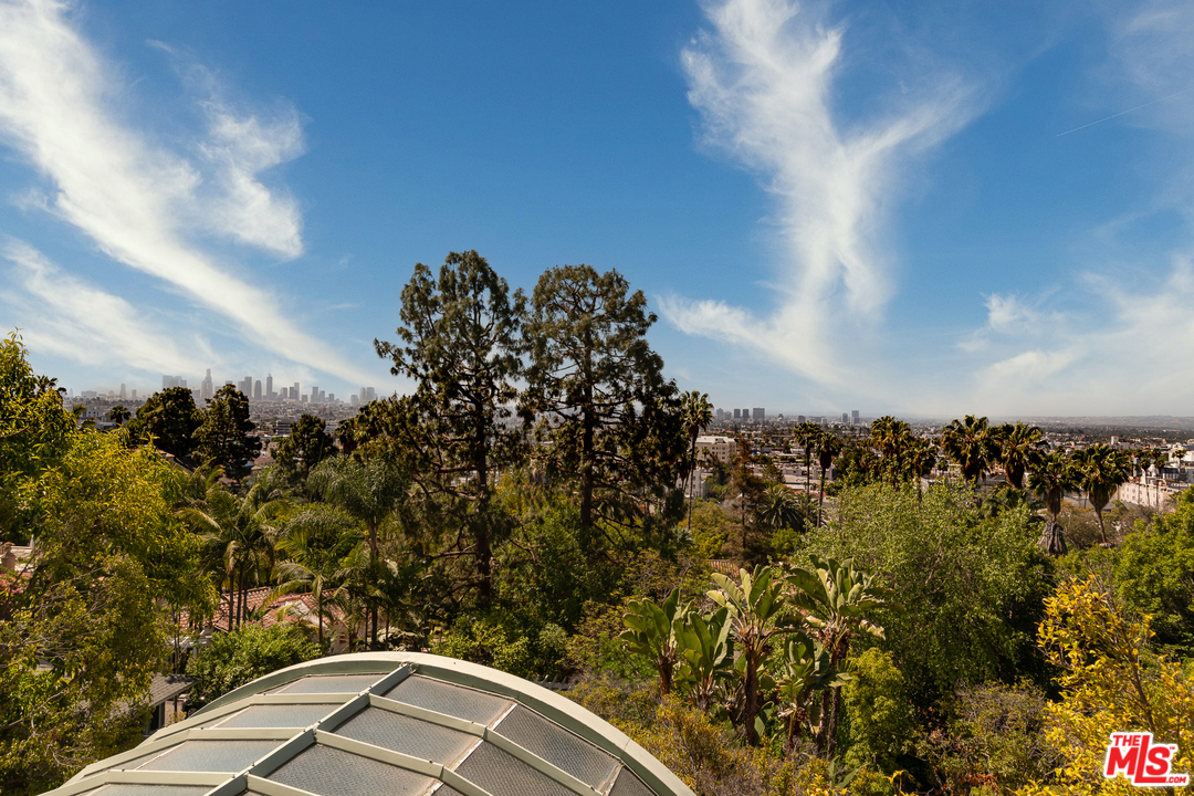 2015 De Mille Drive Los Angeles, CA 90027 - Photo 14 of 51