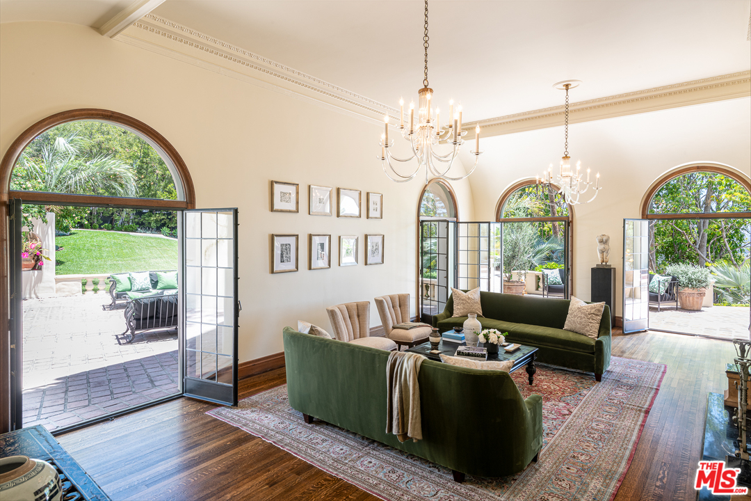 2015 De Mille Drive Los Angeles, CA 90027 - Photo 15 of 51