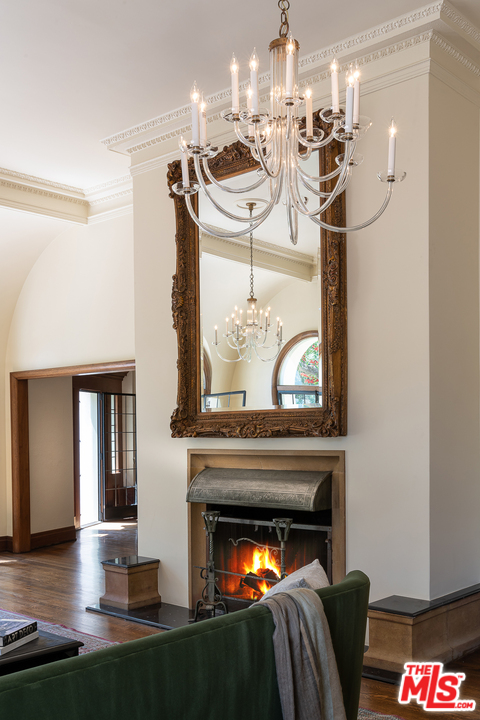 2015 De Mille Drive Los Angeles, CA 90027 - Photo 17 of 51