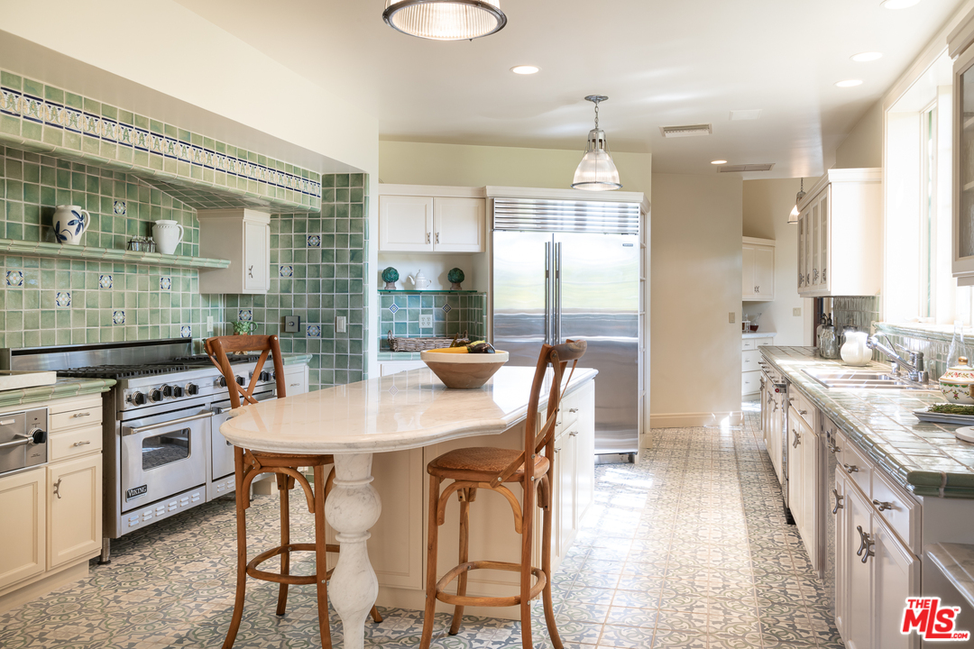 2015 De Mille Drive Los Angeles, CA 90027 - Photo 19 of 51