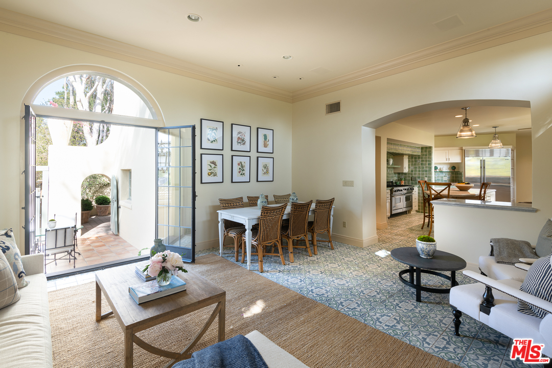 2015 De Mille Drive Los Angeles, CA 90027 - Photo 23 of 51