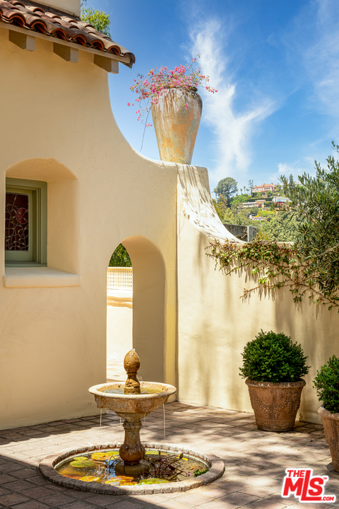 2015 De Mille Drive Los Angeles, CA 90027 - Photo 24 of 51