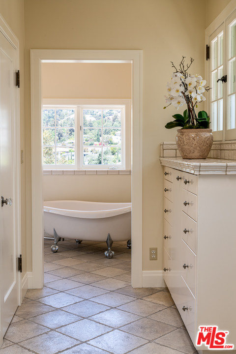 2015 De Mille Drive Los Angeles, CA 90027 - Photo 28 of 51