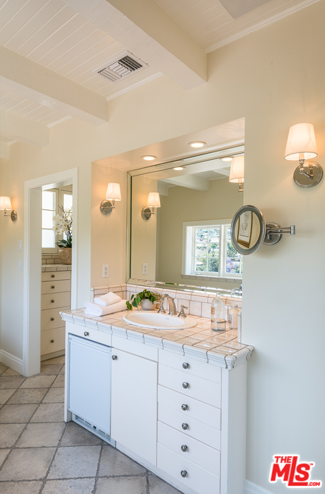 2015 De Mille Drive Los Angeles, CA 90027 - Photo 29 of 51