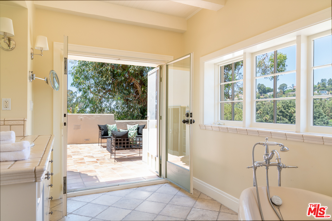 2015 De Mille Drive Los Angeles, CA 90027 - Photo 30 of 51