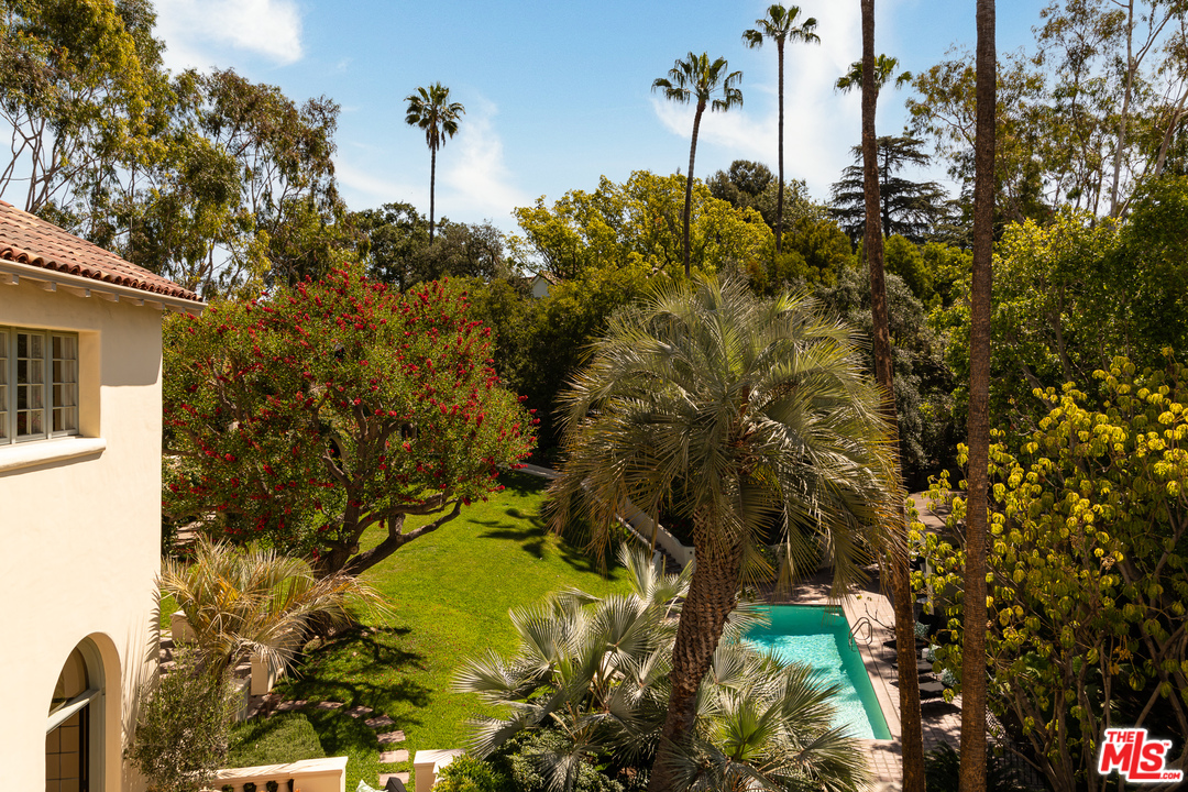 2015 De Mille Drive Los Angeles, CA 90027 - Photo 4 of 51