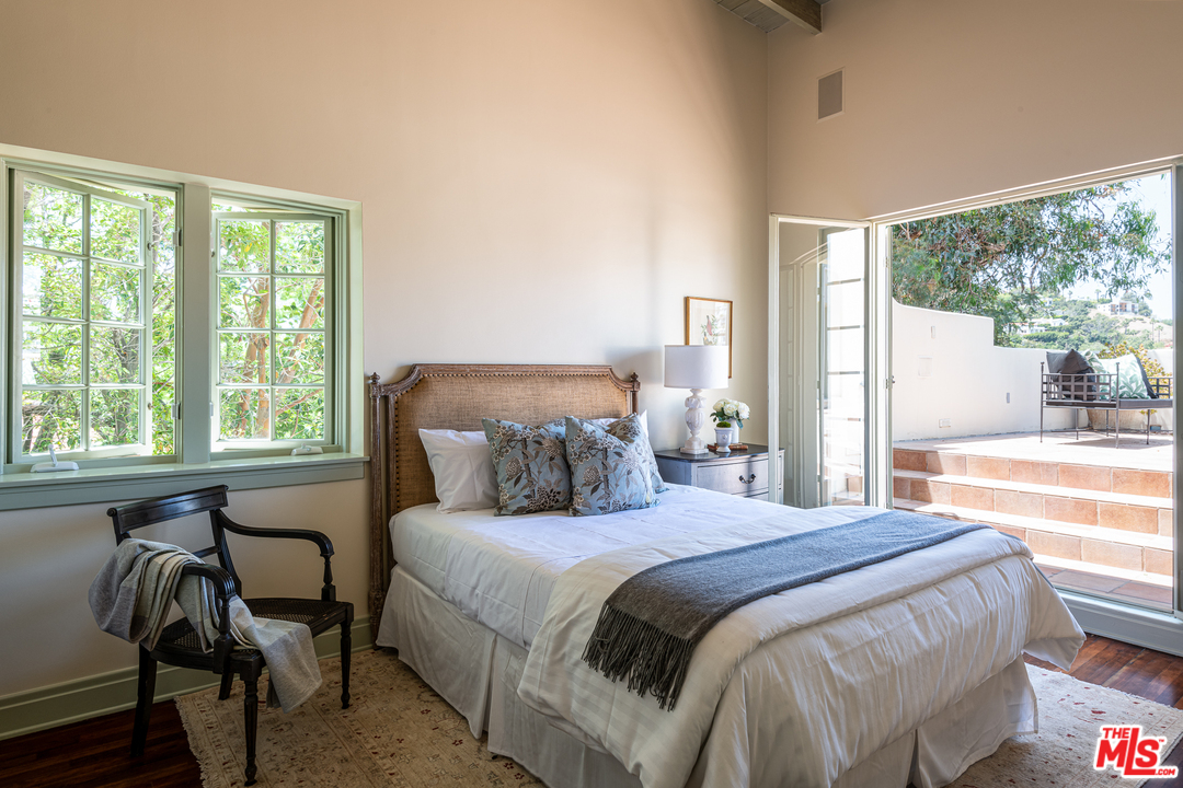 2015 De Mille Drive Los Angeles, CA 90027 - Photo 32 of 51