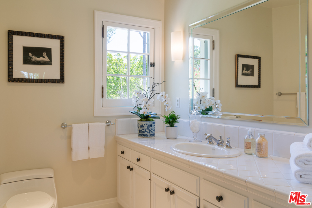 2015 De Mille Drive Los Angeles, CA 90027 - Photo 34 of 51