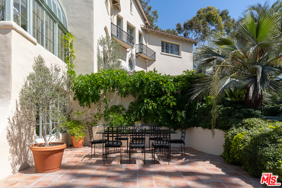 2015 De Mille Drive Los Angeles, CA 90027 - Photo 41 of 51