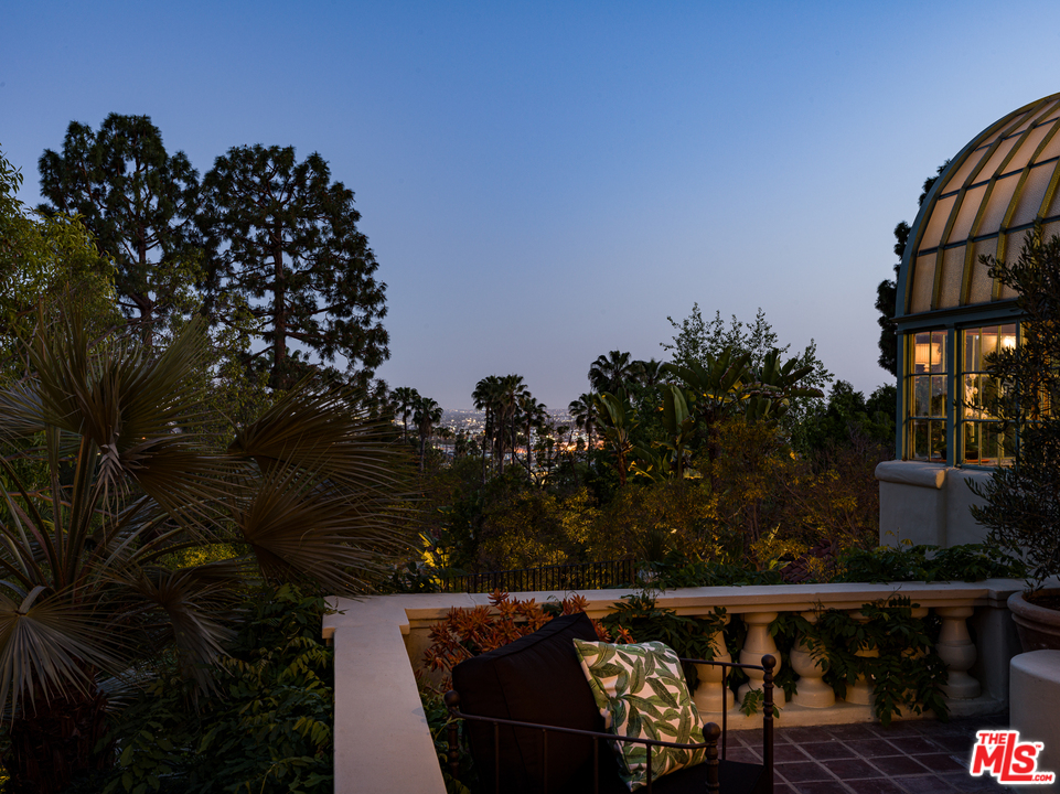 2015 De Mille Drive Los Angeles, CA 90027 - Photo 50 of 51