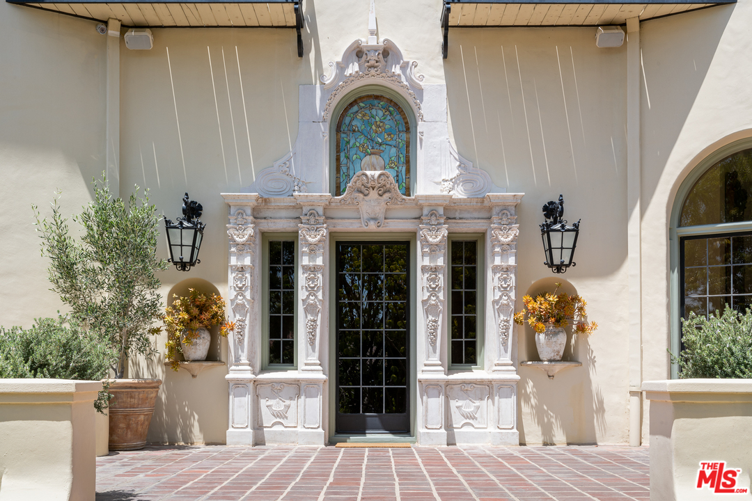 2015 De Mille Drive Los Angeles, CA 90027 - Photo 6 of 51