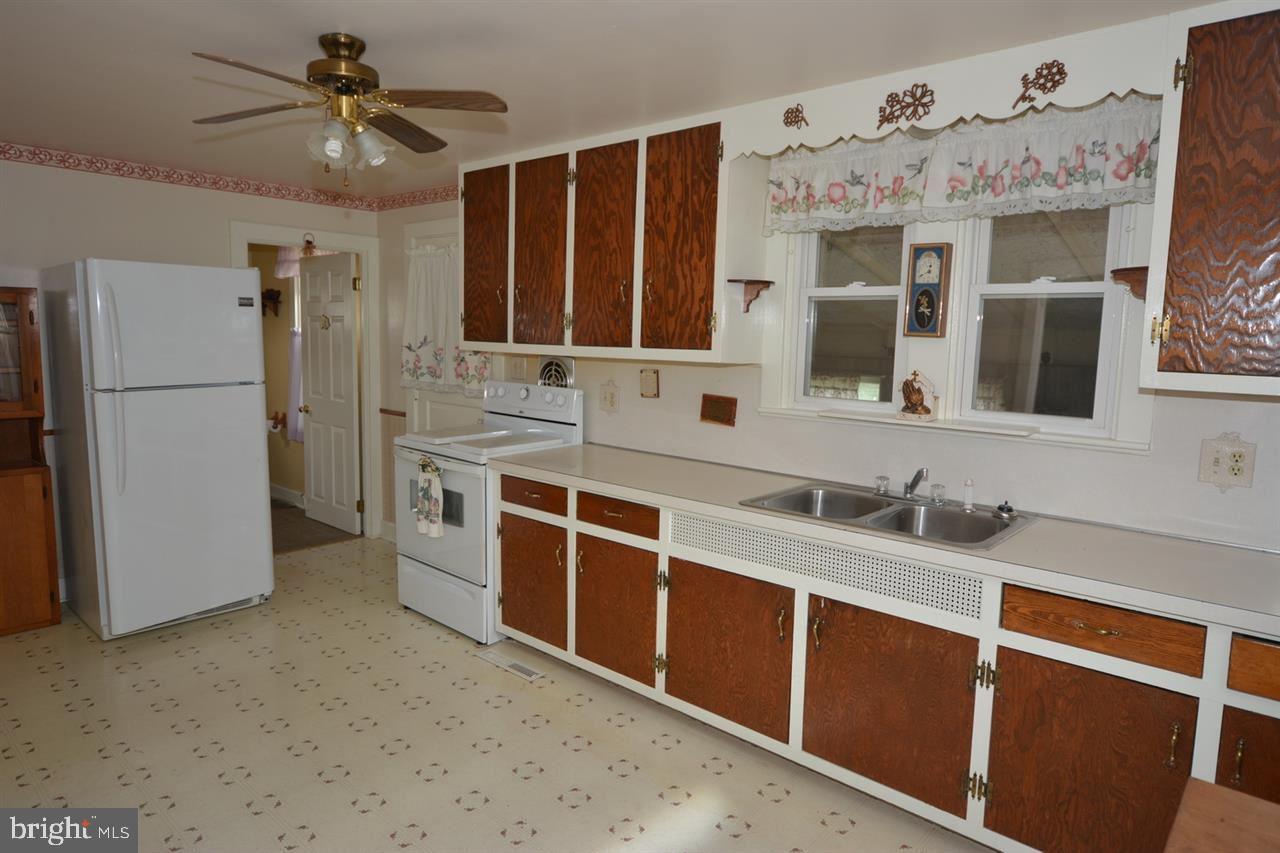35 Monroe Street Hanover, PA 17331 - Photo 3 of 31 Gallery Image 3