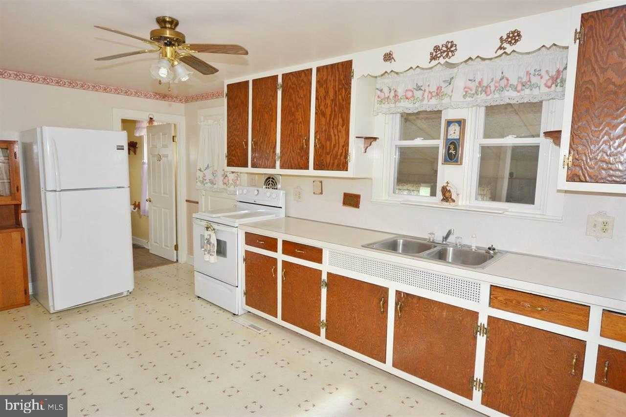35 Monroe Street Hanover, PA 17331 - Photo 4 of 31 Gallery Image 4