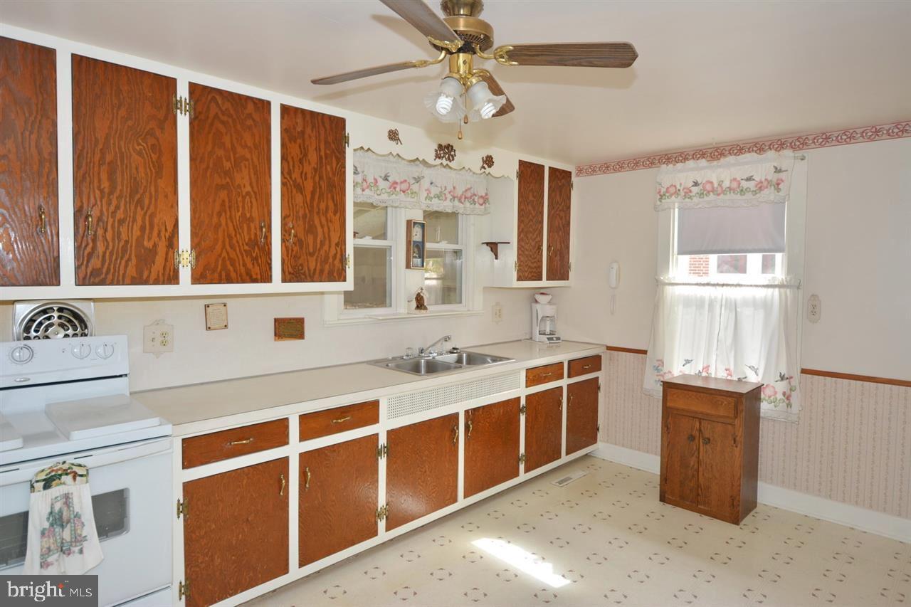 35 Monroe Street Hanover, PA 17331 - Photo 6 of 31 Gallery Image 6