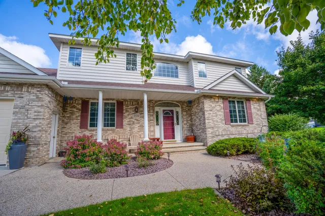 $589,900 | 308 Country Club Drive Northeast, Willmar, MN 56201