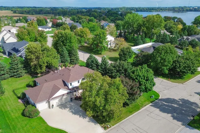 $589,900 | 308 Country Club Drive Northeast, Willmar, MN 56201