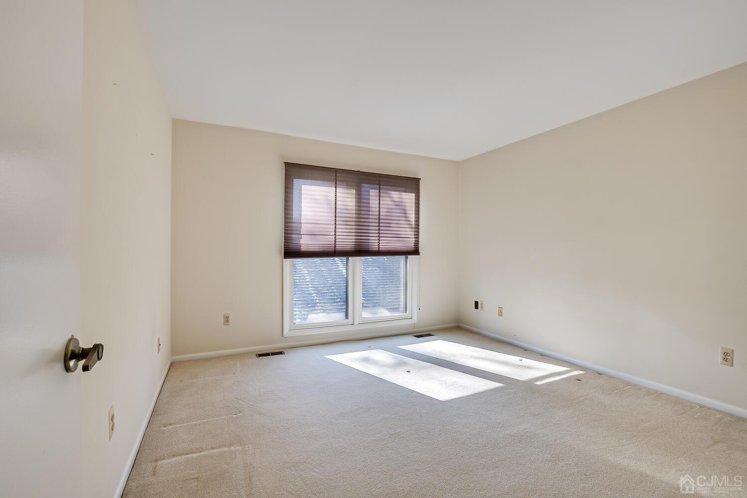 96 Heather Court Edison, NJ 08820 - Photo 32 of 37 an empty room with windows
