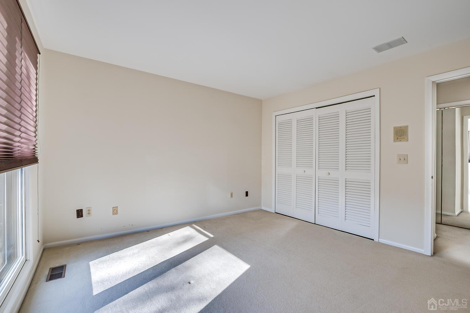 96 Heather Court Edison, NJ 08820 - Photo 33 of 37 an empty room with windows