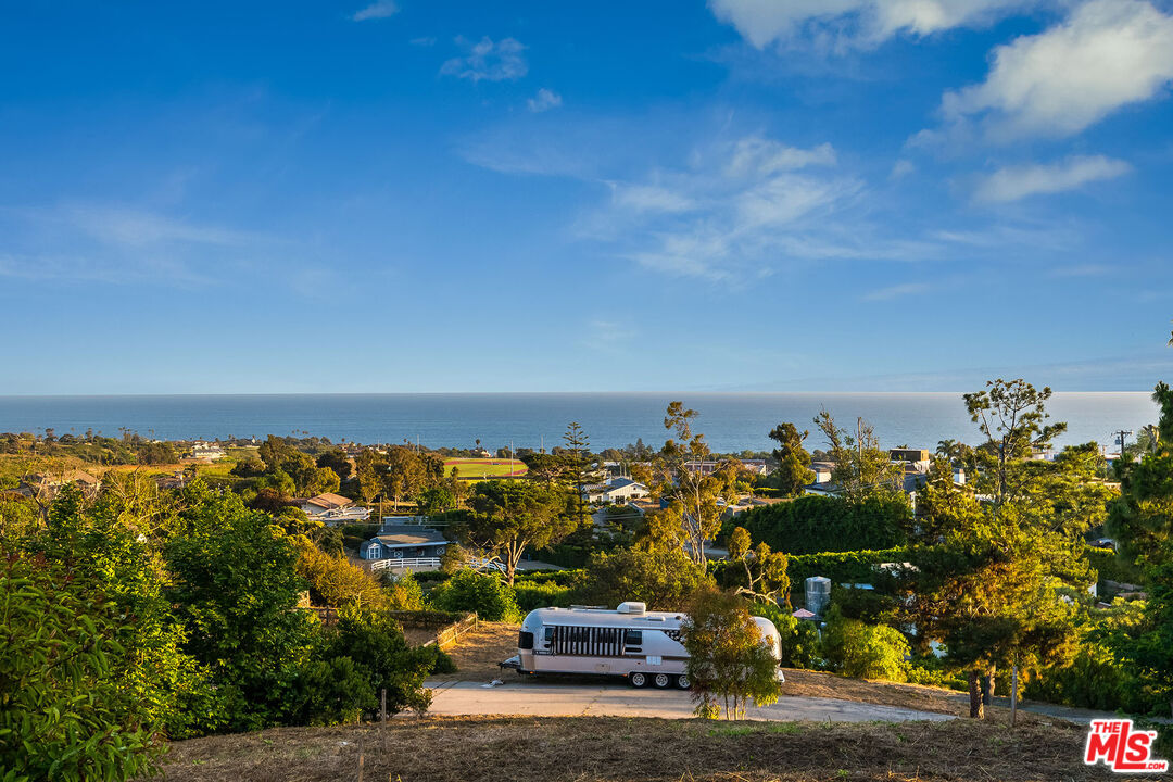 29829 Harvester Road Malibu, CA 90265 - Photo 31 of 44 a view of a terrace