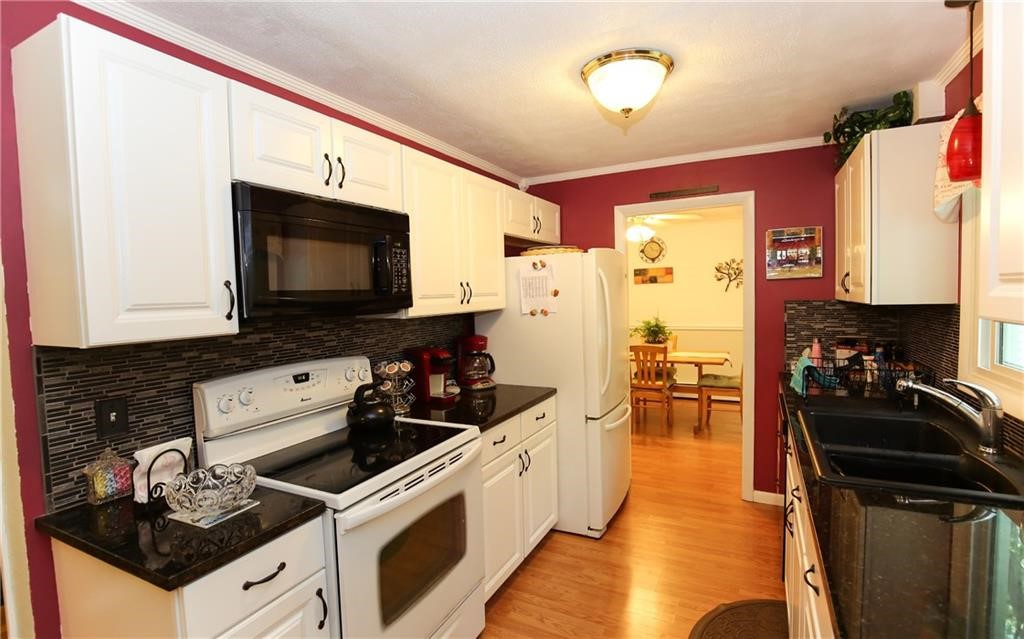 39 Mann School Road Smithfield, RI 02917 - Photo 8 of 13