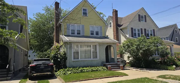 $900,000 | 104-16 200th Street | Hollis