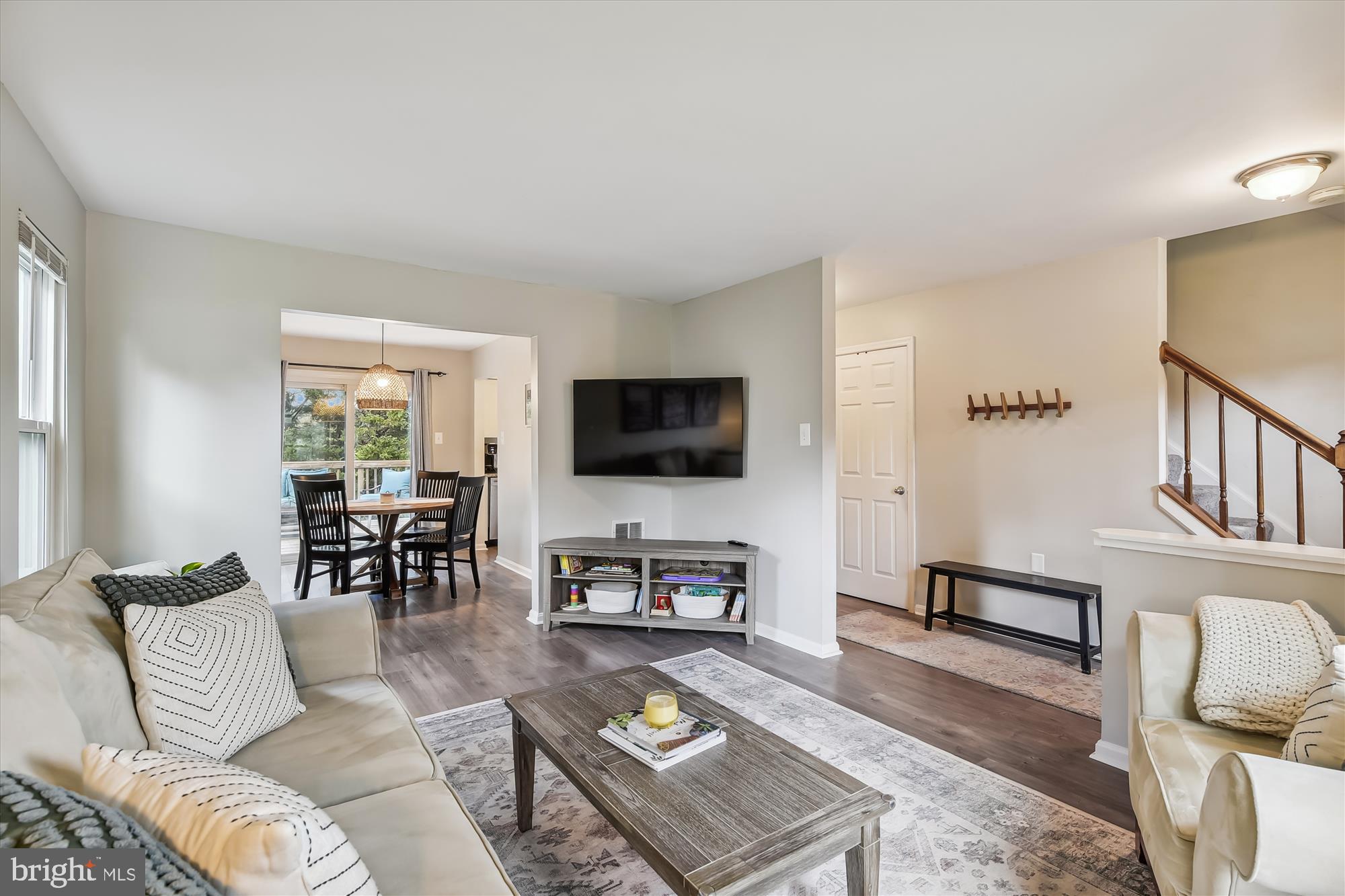 10 Jack Pine Place Nottingham, MD 21236 - Photo 2 of 25 Lovely living room