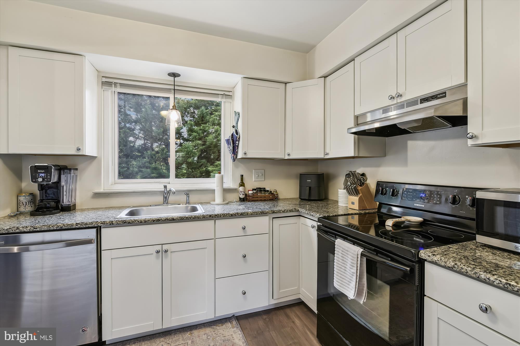10 Jack Pine Place Nottingham, MD 21236 - Photo 7 of 25 Kitchen