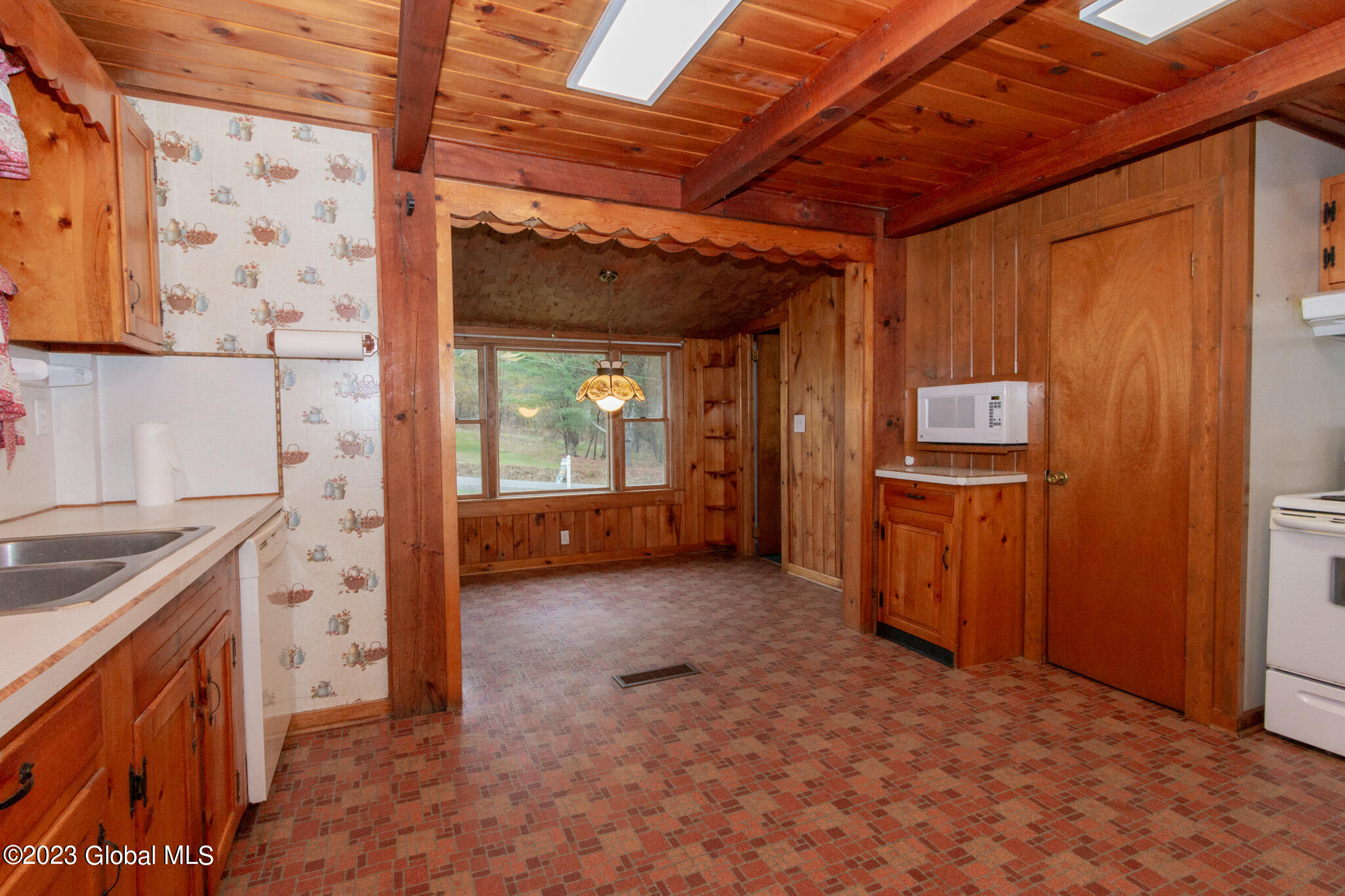 527 Maple Grove Road Hope, NY 12134 - Photo 6 of 40 527 Maple Grove Rd-07