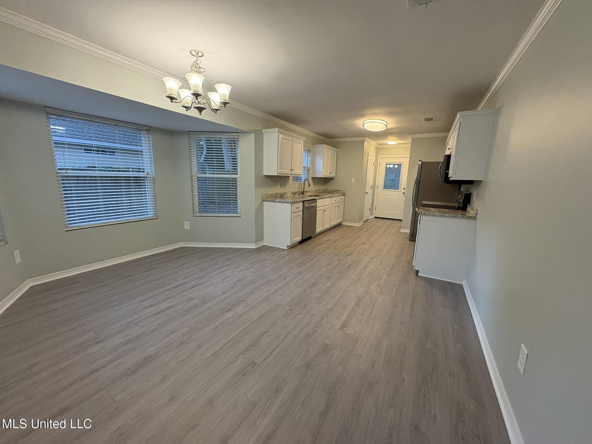 9504 Live Oak Avenue Ocean Springs, MS 39564 - Photo 11 of 28 IMG_2425