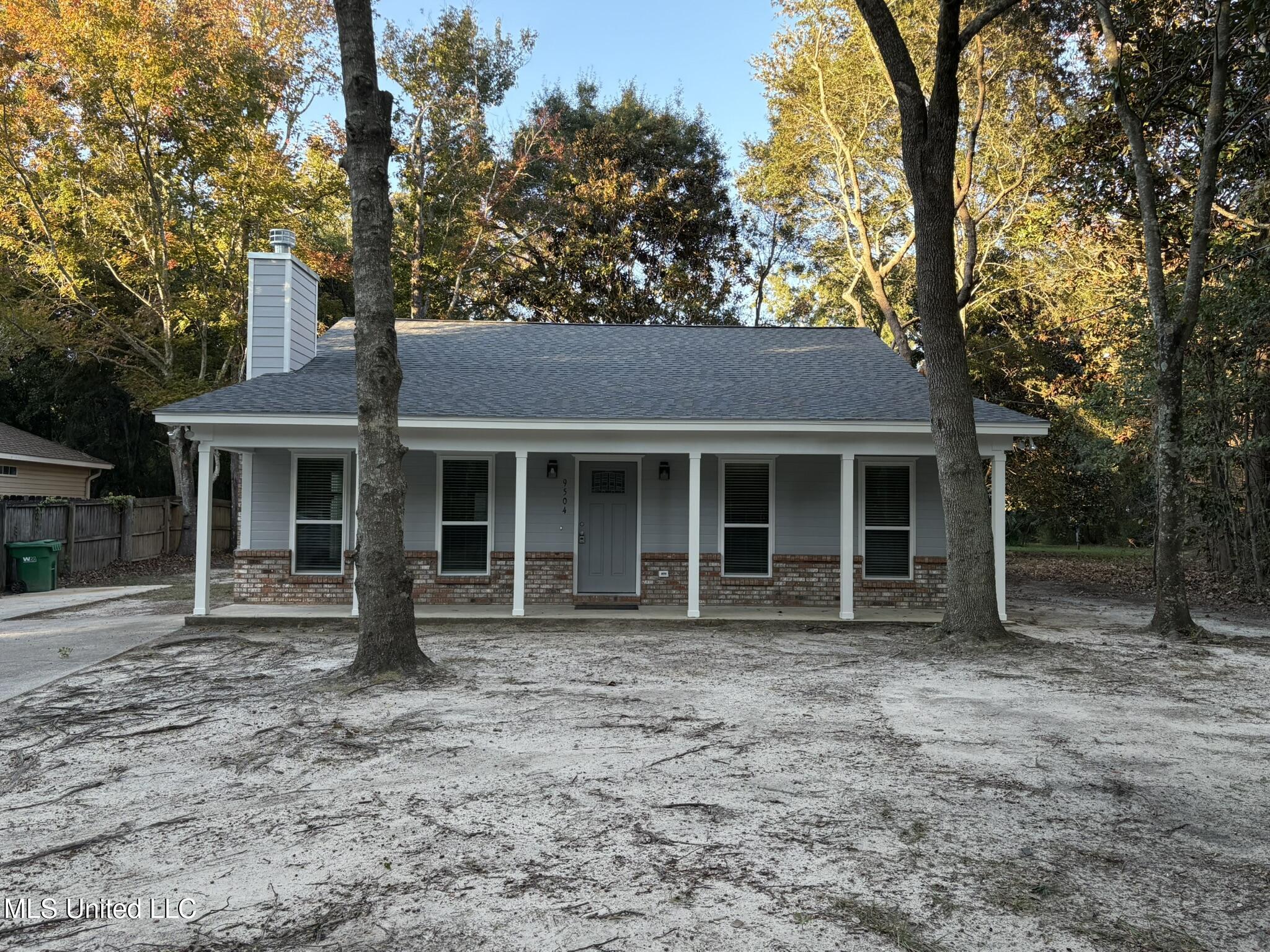 9504 Live Oak Avenue Ocean Springs, MS 39564 - Photo 2 of 28 IMG_2416