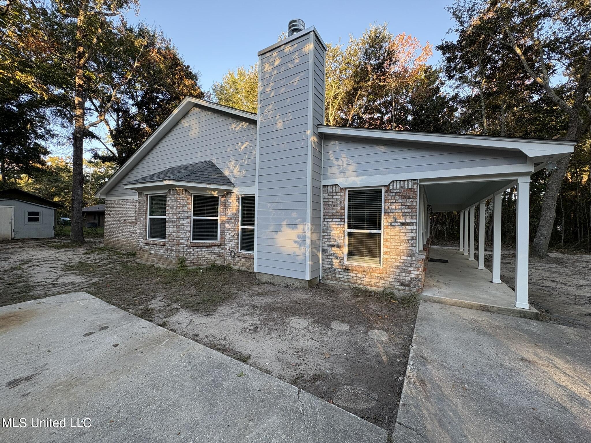 9504 Live Oak Avenue Ocean Springs, MS 39564 - Photo 4 of 28 IMG_2418