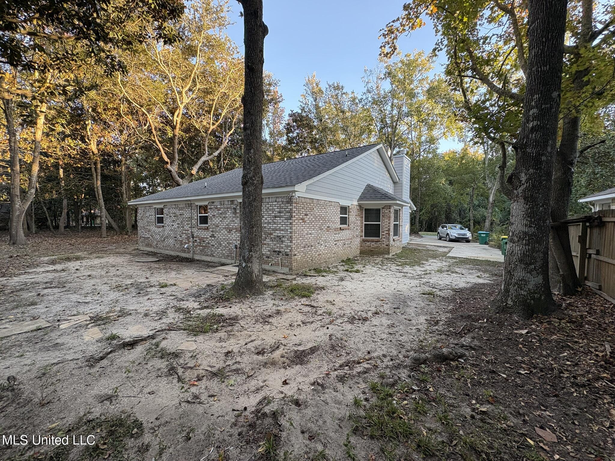 9504 Live Oak Avenue Ocean Springs, MS 39564 - Photo 5 of 28 IMG_2419