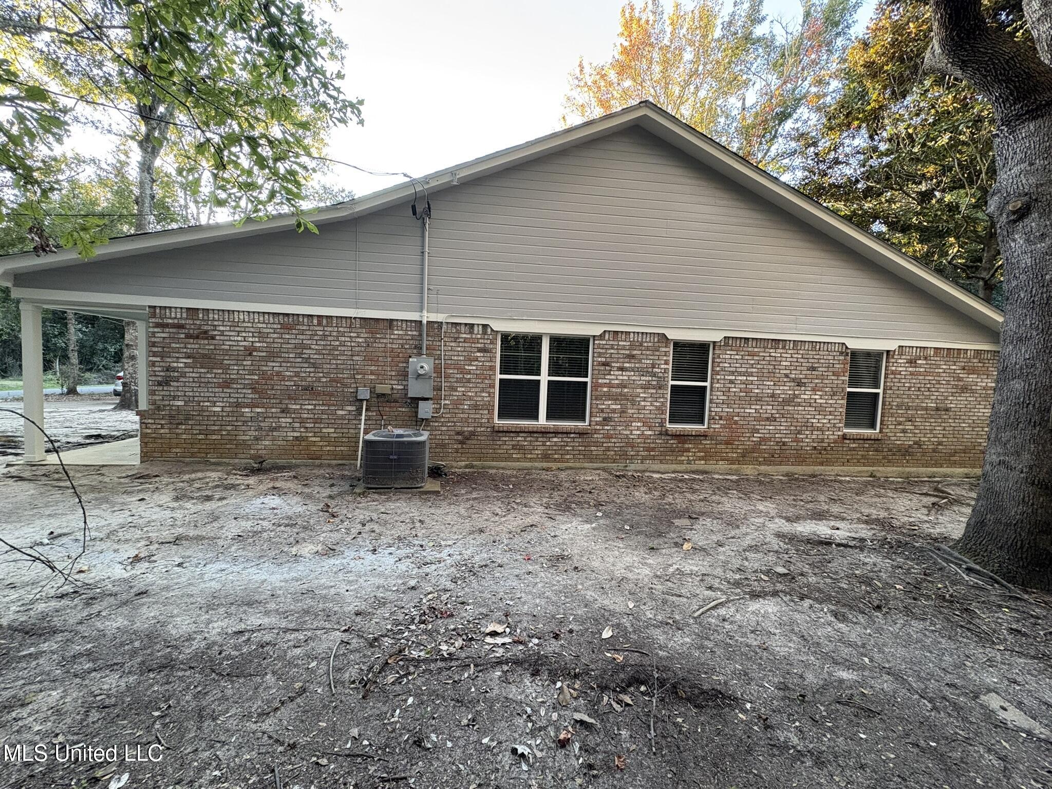 9504 Live Oak Avenue Ocean Springs, MS 39564 - Photo 7 of 28 IMG_2421