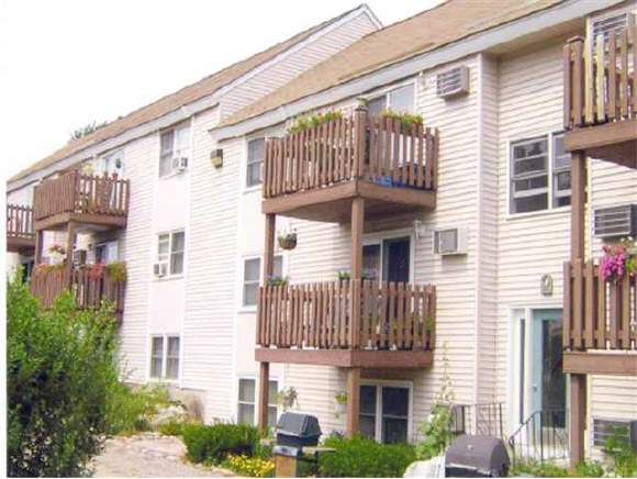 360 Circle Road, Unit 4 Manchester, NH 03103 - Photo 1 of 4