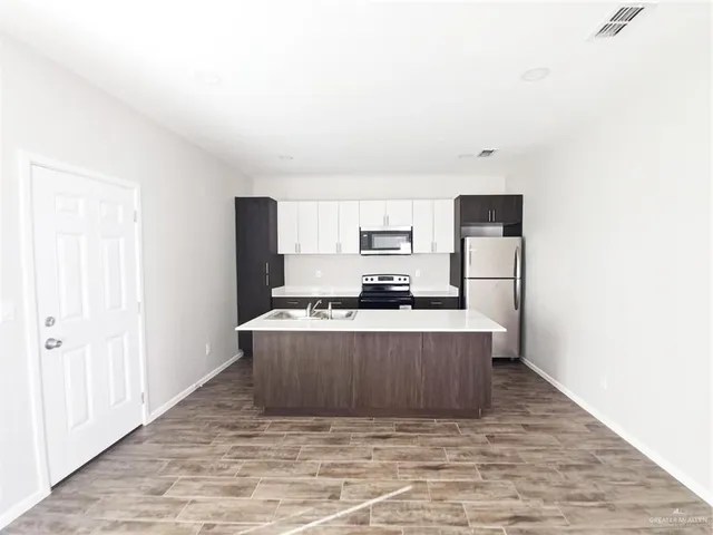 $1,095 | 811 East Starr Road, Unit B, Mercedes, TX 78570