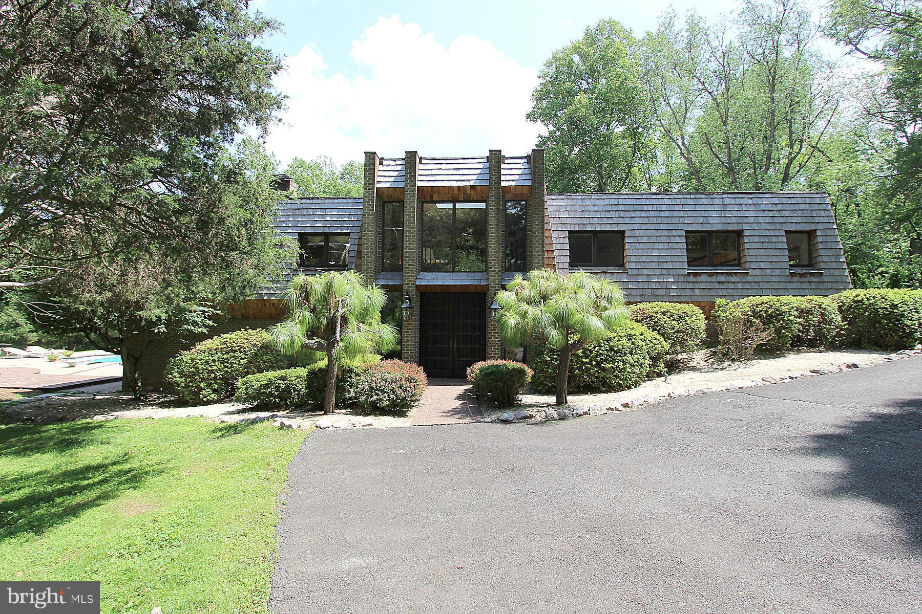 8823 Brook Road, McLean, VA 22102 Compass