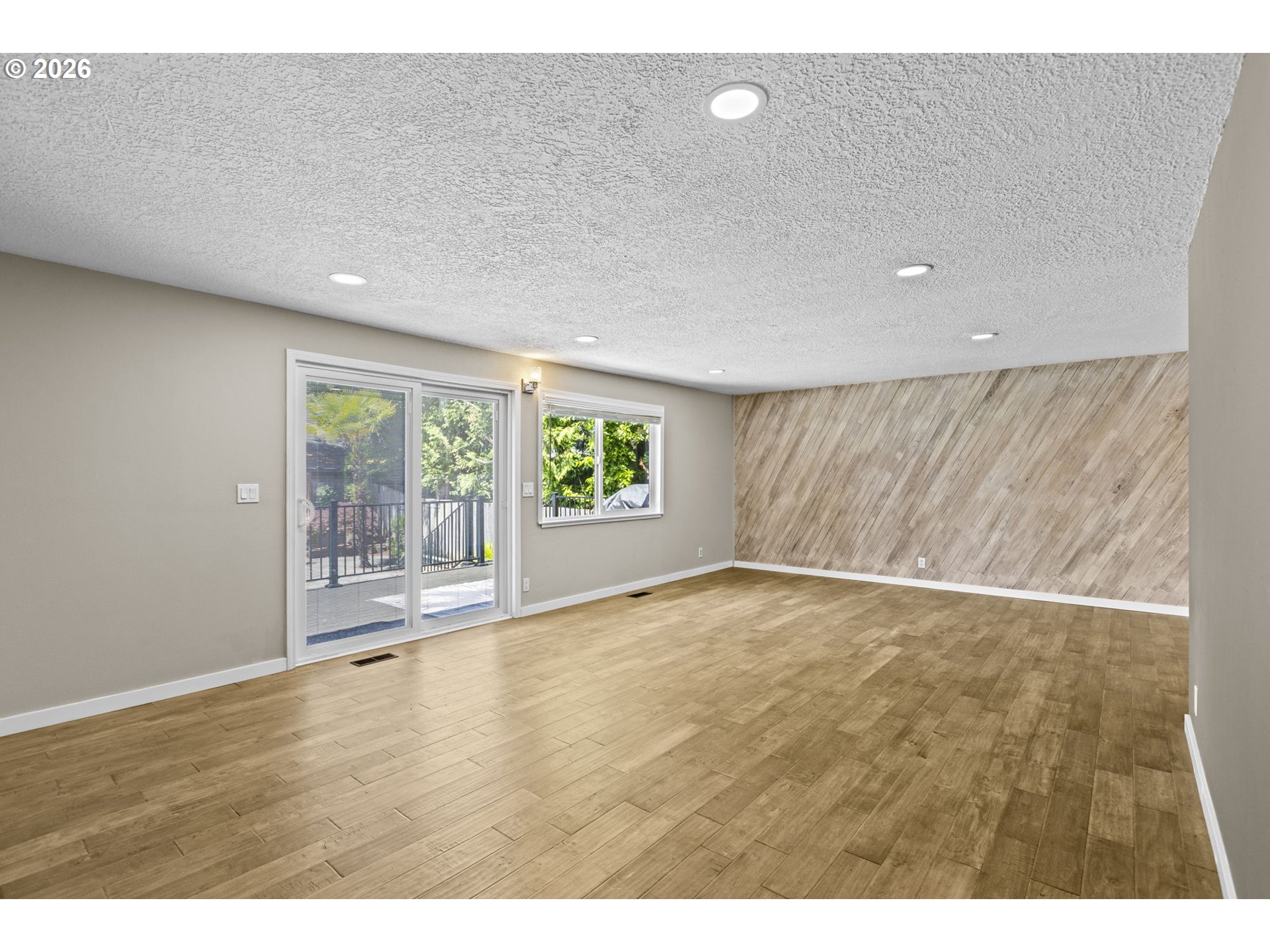 18195 Southwest Cheyenne Way Tualatin, OR 97062 - Photo 9 of 48 Living Room