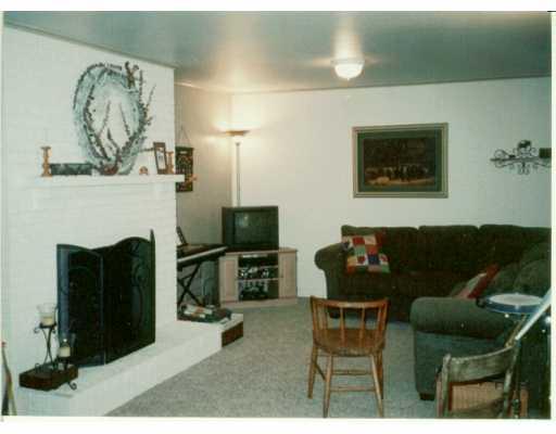 2352 Willowbrook Road Upper St. Clair, PA 15241 - Photo 5 of 8 Den/Family/Great Room.