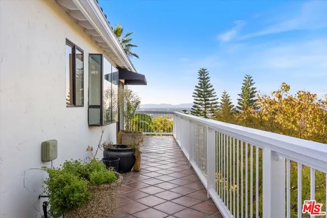 $9,450 | 3630 Roberts View Place, Studio City, CA 91604