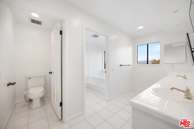 $9,450 | 3630 Roberts View Place, Studio City, CA 91604